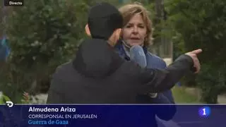 Varios hombres interrumpen un directo de Almudena Ariza (TVE) desde Jerusalén: "No quieren que hablemos de Gaza"