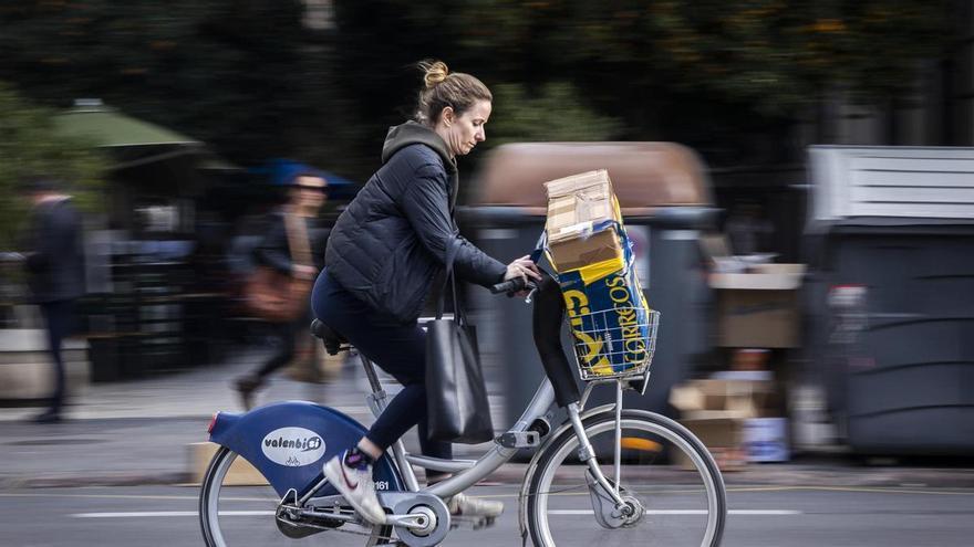 ticket" de Valenbisi sobre los usuarios locales: "menos huecos libres y saturación de estaciones"