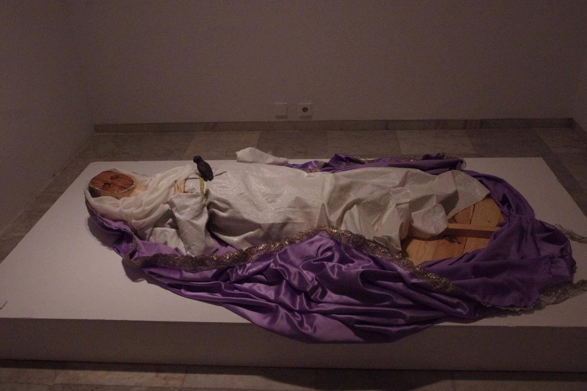 El escultor malagueño José Cano (2004) plantea una lectura emocional de los sucesos de mayo de 1931, 95 años después, en una exposición en la Agrupación de Cofradías