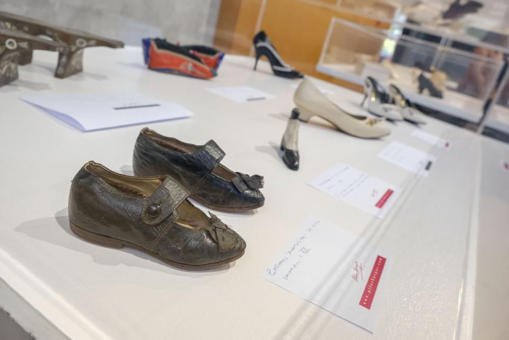 Donan al Museo del Calzado de Elda unos zapatos de José Bonaparte