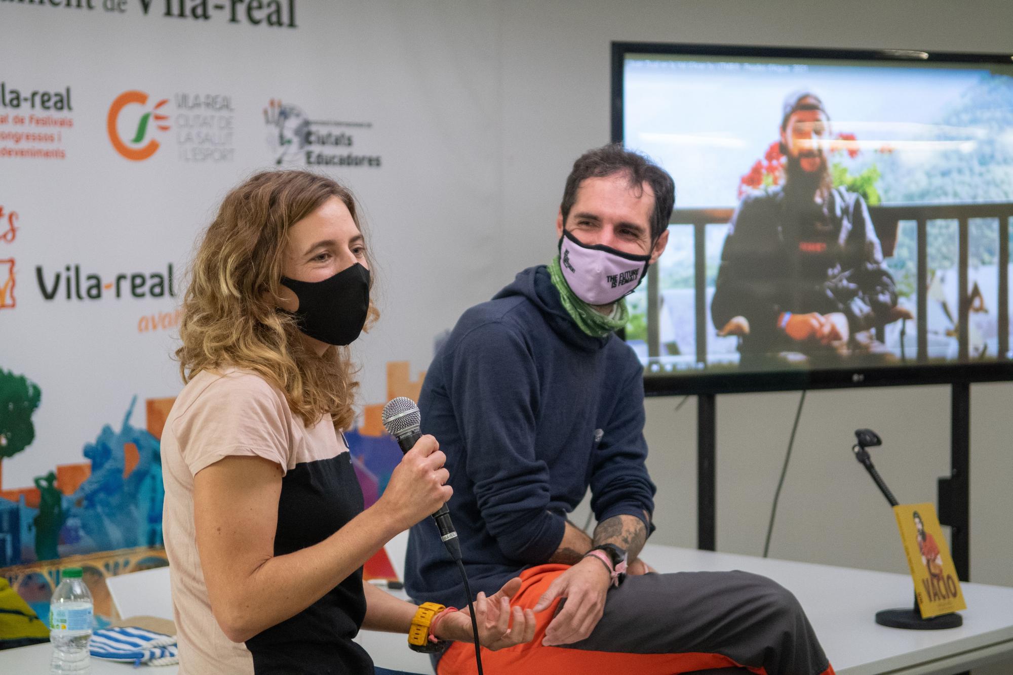 Laura Pitarch y Juan Dual mostraron una enorme complicidad durante la presentación del libro &#039;Vacío&#039;, en el que Dual relata su experiencia vital pese a haber estado a punto de morir en tres ocasiones.