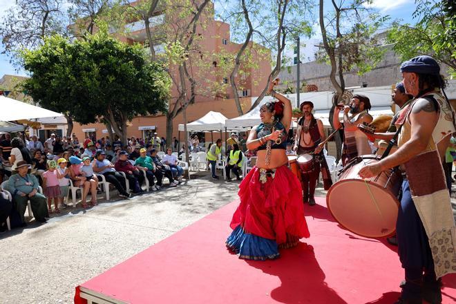 Los mayores visitan la feria Ibiza Medieval