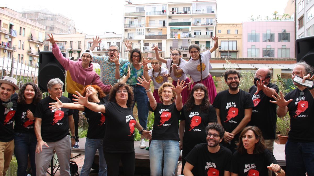 Tot l&#039;equip de &#039;Bye bye Monstre&#039; després la roda de premsa de presentació.