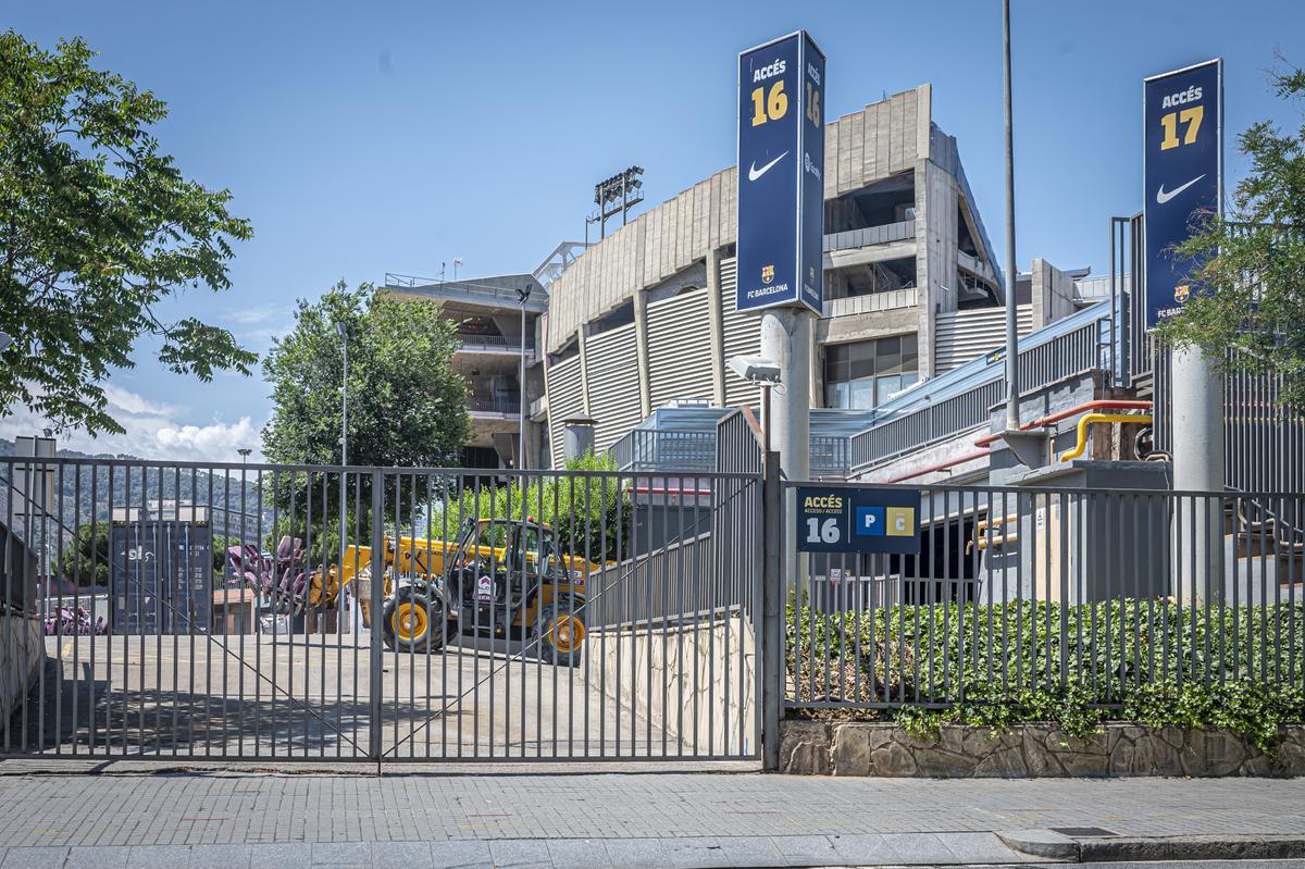 Los camiones toman el Camp Nou: empiezan las obras del estadio