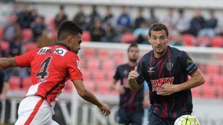 El colista deja al Huesca al borde del precipicio (1-2)