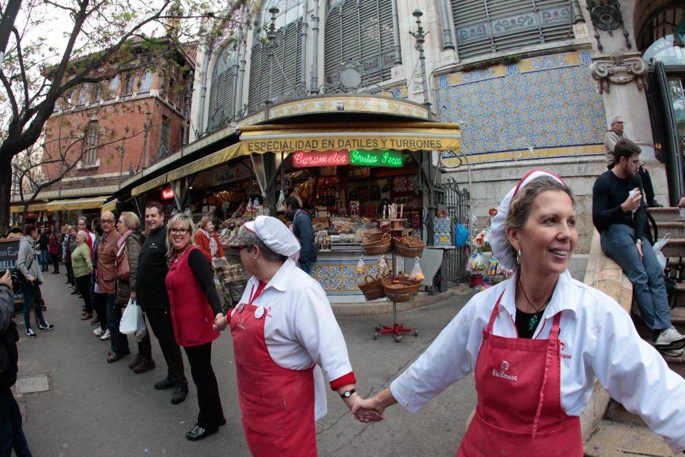 "Gran abrazo" en el Mercado Central