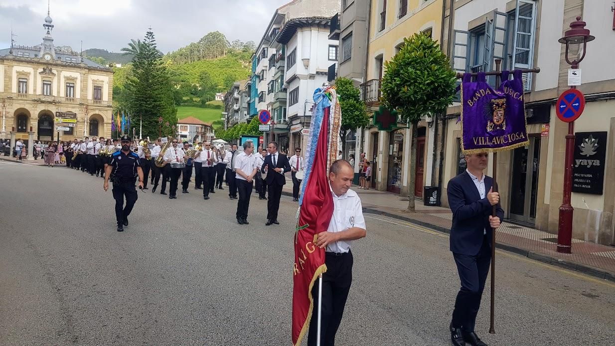 El Festival de Música toma las calles de Villaviciosa y llena el jardín de la Casa de los Hevia