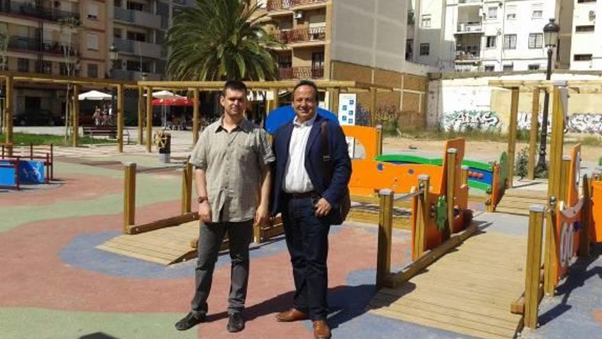 Nou Moles estrena el primer parque infantil adaptado para niños con discapacidad