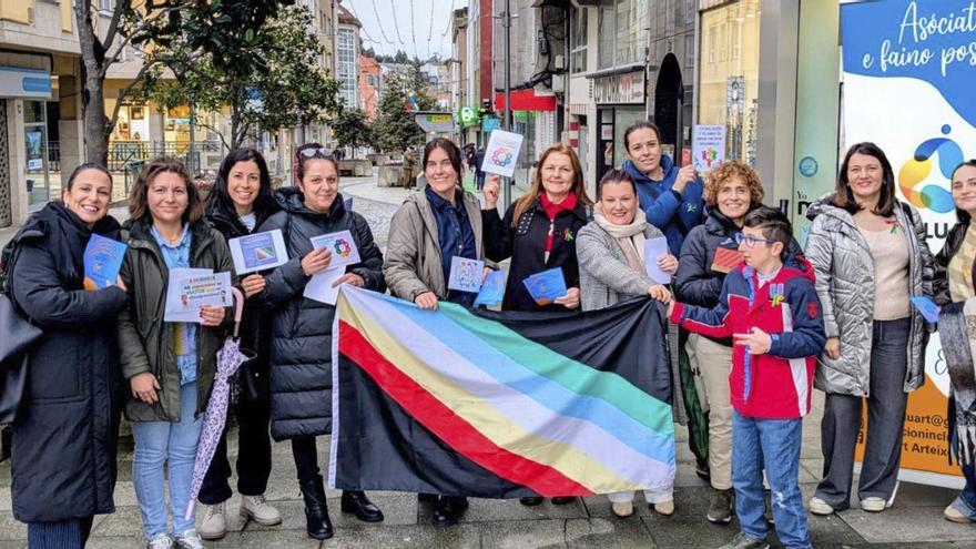 Las socias de Incluart visibilizan la discapacidad en Arteixo | LOC