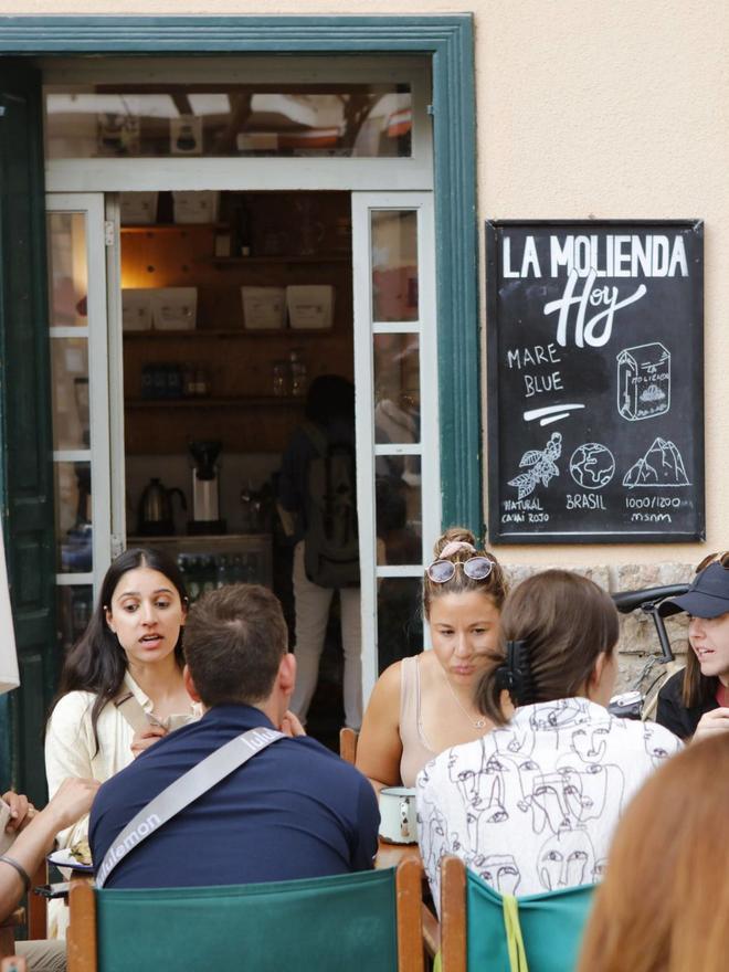 Auf der Außenterrasse von La Molienda genießen auch viele Einheimische ihren Kaffee.