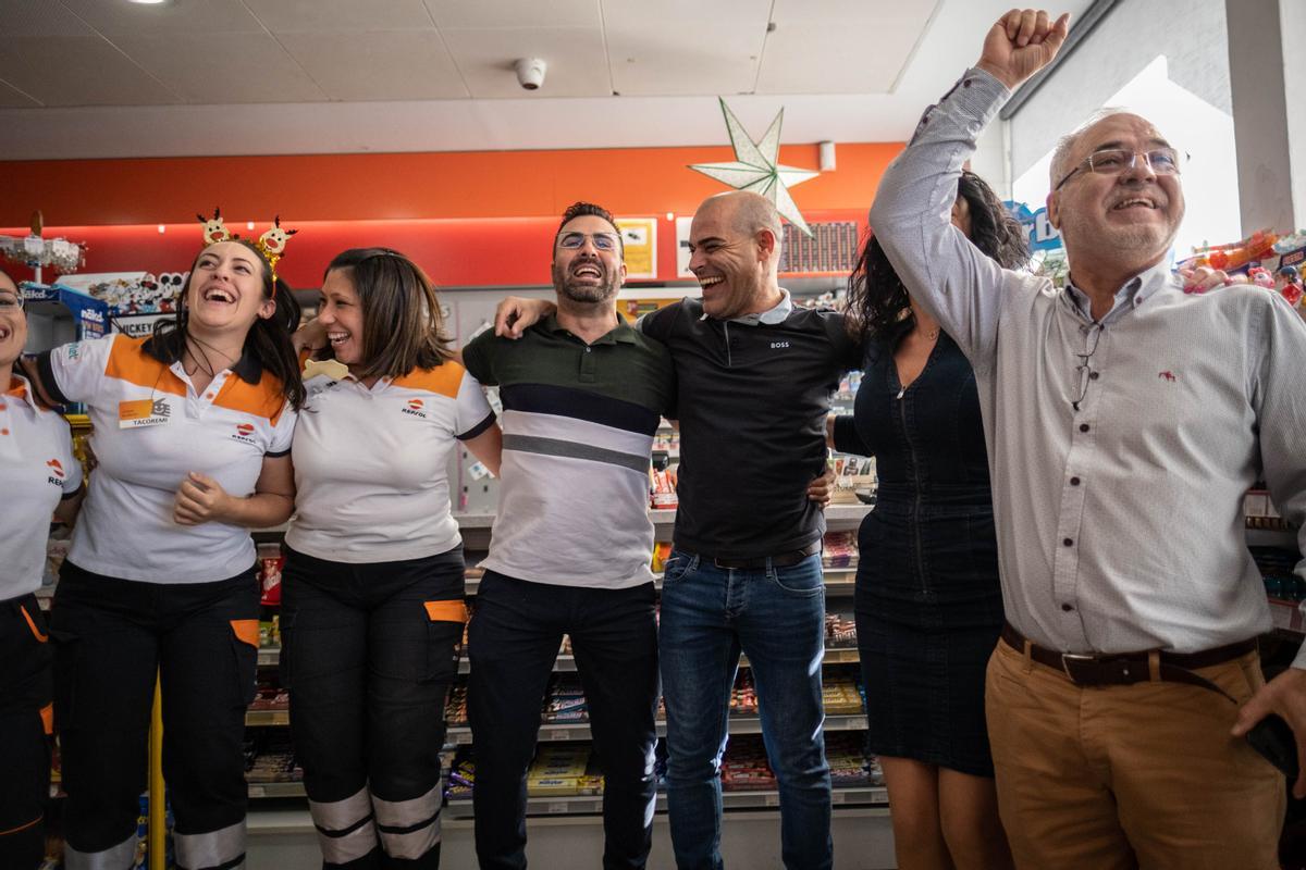 Celebración del Gordo en la gasolinera de Granadilla