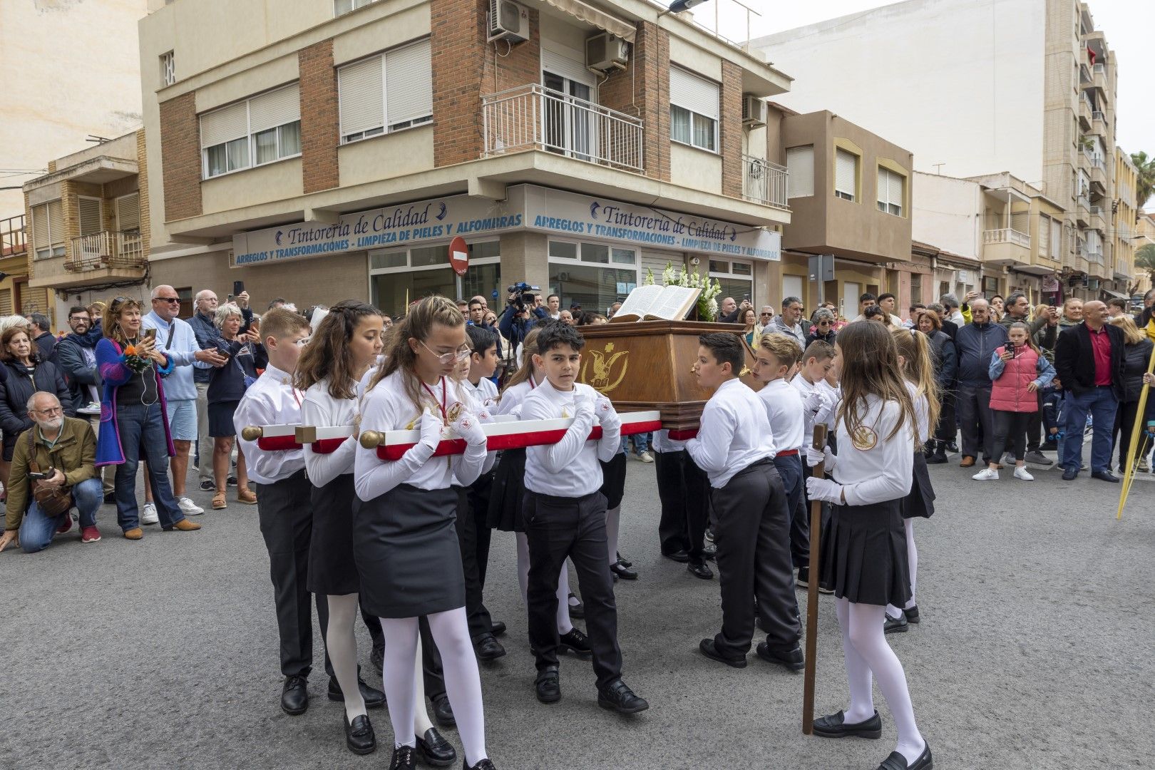 Bendición y procesión de Las Palmas en Torrevieja de Domingo de Ramos en la Semana Santa 2024