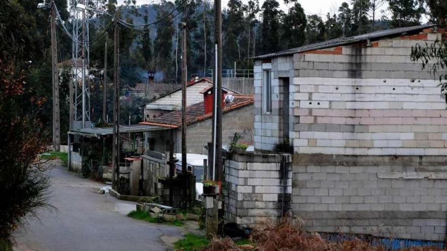 Varias construcciones en el poblado de Trabanca Badiña. // Iñaki Abella