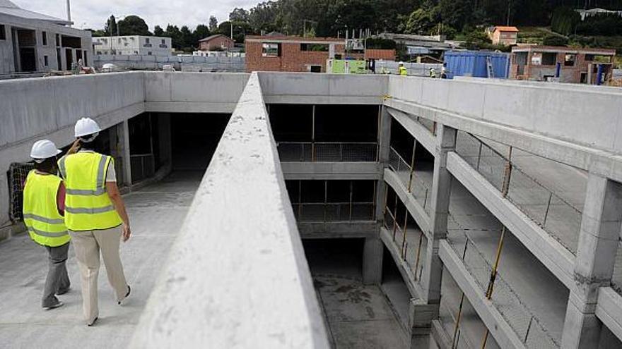 Obras del aparcamiento subterráneo del aeropuerto de Alvedro. / carlos pardellas