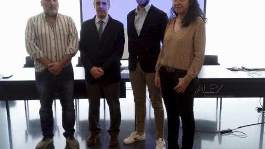 Por la izquierda, Alfredo Montes, Lisardo Hernández Cabeza, Antonio Fernández y Elena Cebada, ayer, en el Valey.