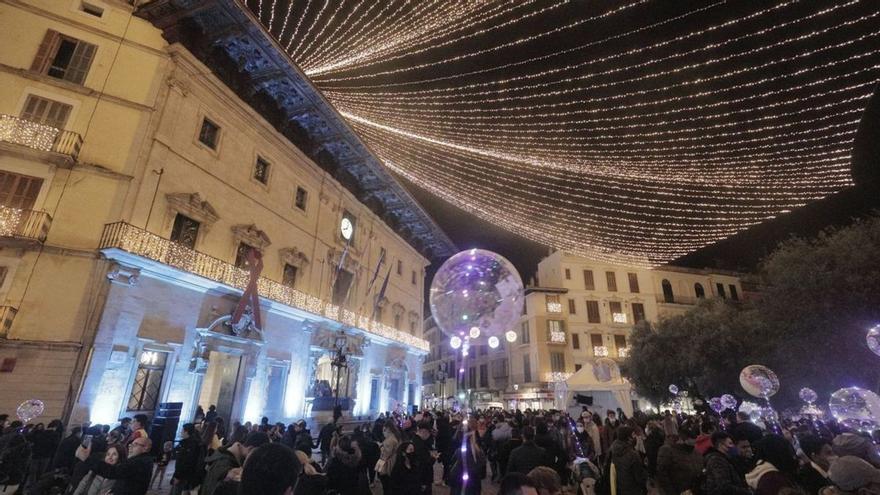 Cort considera que el horario de encendido de las luces de Navidad prepandémico &quot;es razonable&quot;