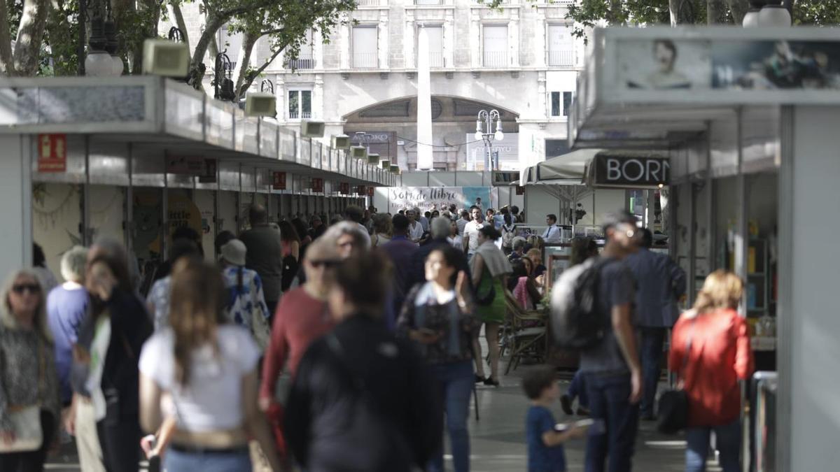 Fira del Llibre en el paseo del Born