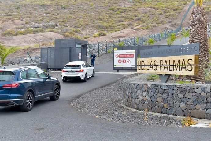 06-05-2020 LAS PALMAS DE GRAN CANARIA. Control en el acceso a las instalaciones de Barranco Seco . Fotógrafo: Andrés Cruz  | 06/05/2020 | Fotógrafo: Andrés Cruz