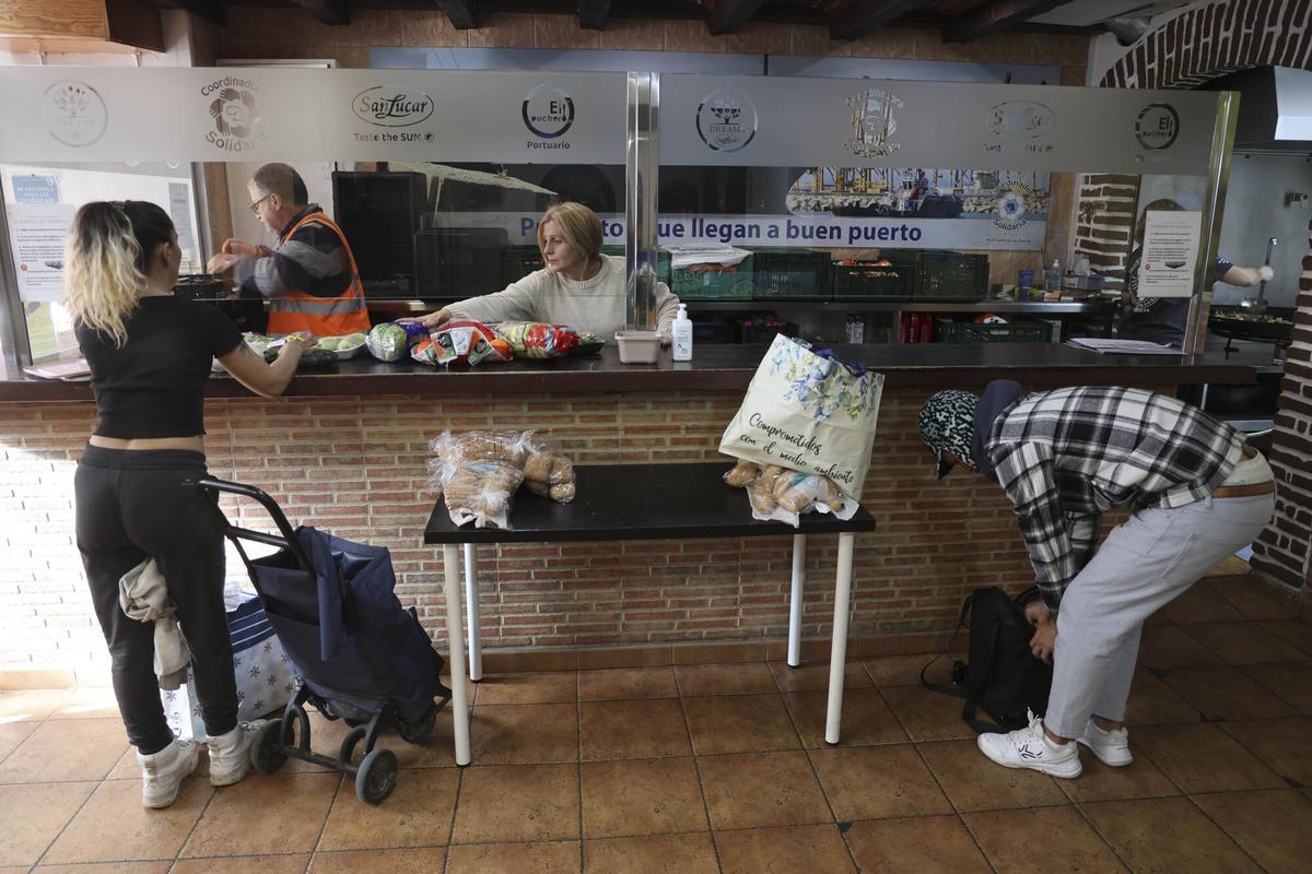Valencia VLC El Puchero, entidad que reparte comida ante la falta de comedores sociales