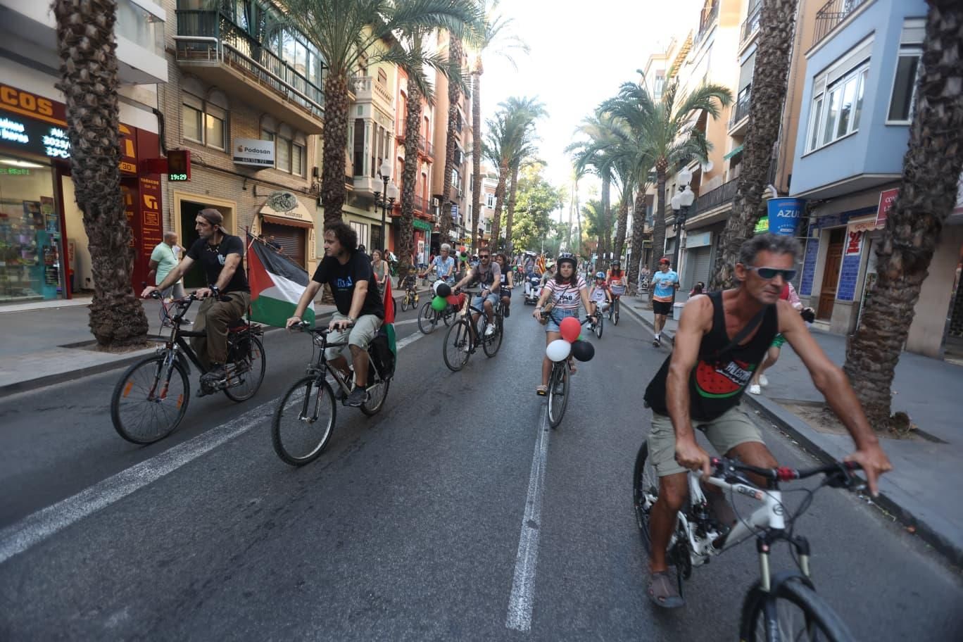 La revuelta ciclista en Alicante por Palestina, en imágenes