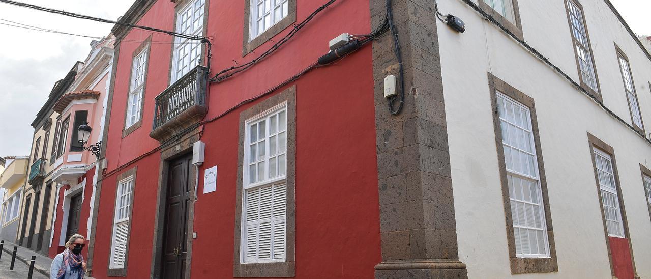 Fachada y lateral de la residencia de mayores de la empresa La Milla.