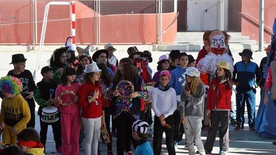 El Carnaval de Vinaròs rinde homenaje a los mayores