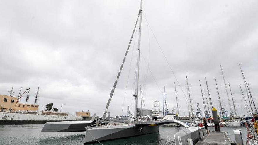 Récord dando la vuelta a Canarias en barco