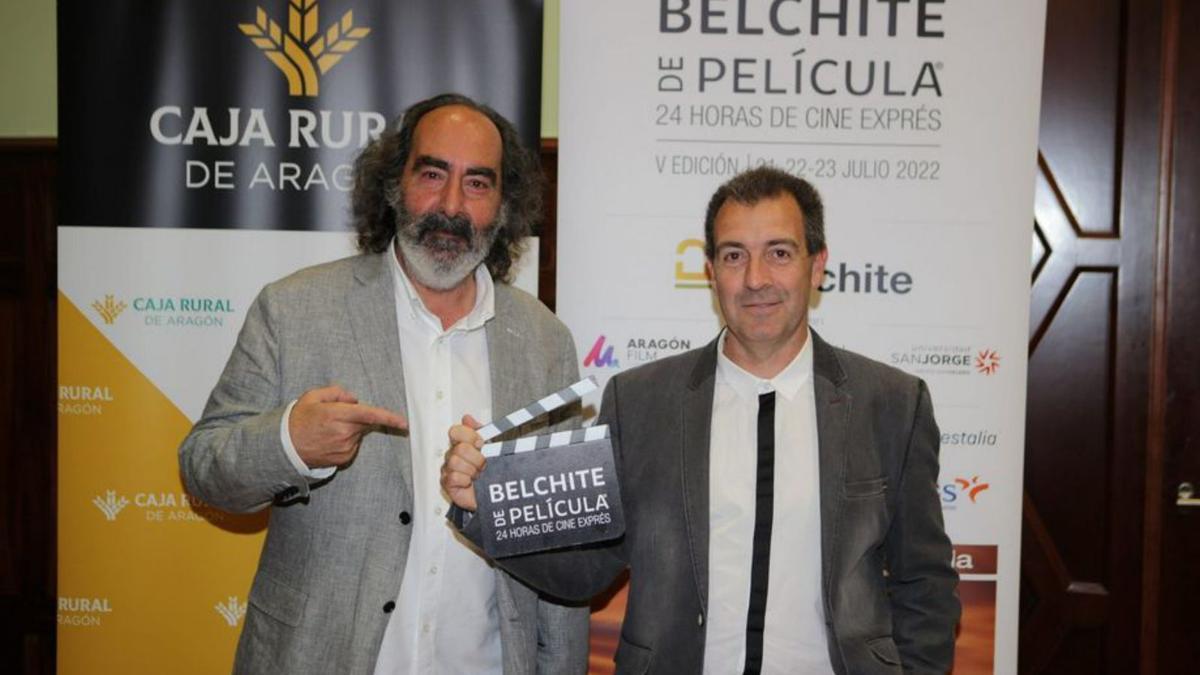 El director del certamen José Ramón Mañeru y el alcalde Carmelo Pérez. | SERVICIO ESPECIAL
