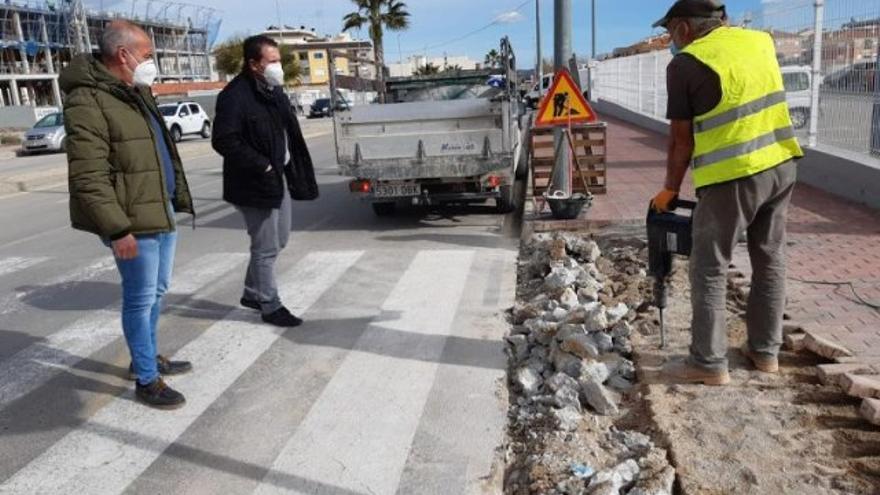 Mula realiza mejoras de accesibilidad en diversas aceras del municipio