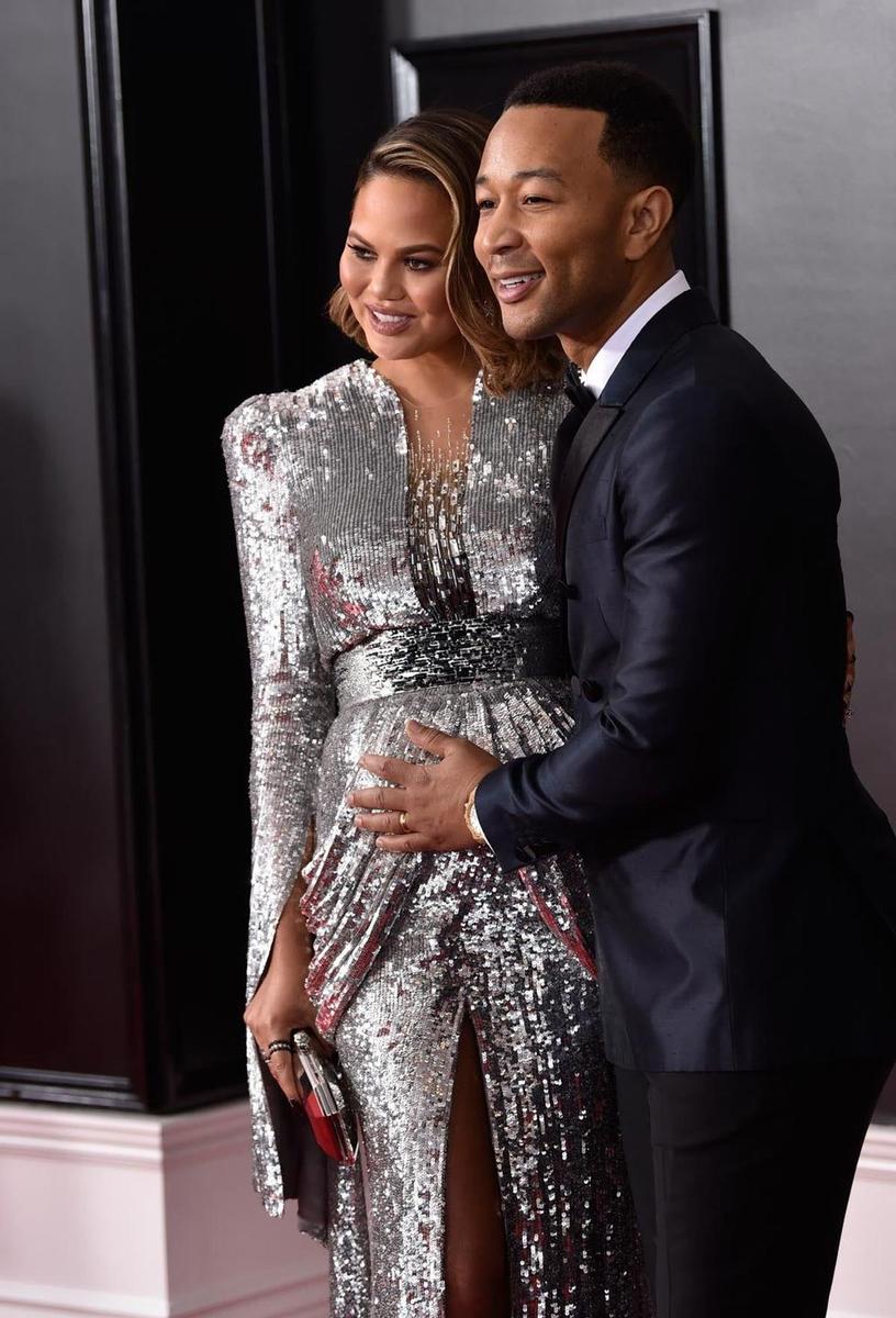 John Legend y Chrissy Teigen, muy elegantes en los Grammy 2018