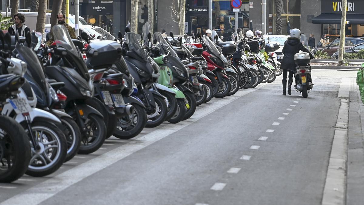 Motocicletas aparcadas en Barcelona.