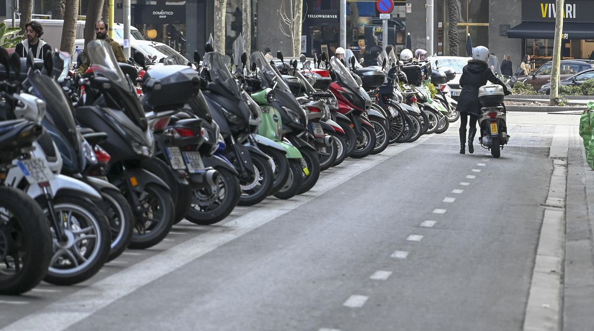 Motocicletas aparcadas en Barcelona.