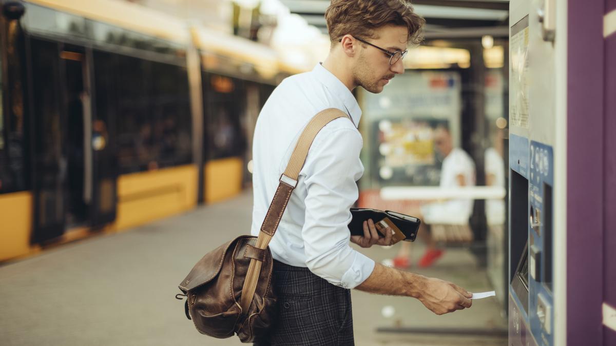 El truco que pocos viajeros conocen para viajar gratis en Cercanías, Feve y TRAM de Alicante