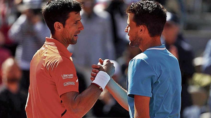 Djokovic felicita a Thiem tras el partido de ayer en Roland Garros.