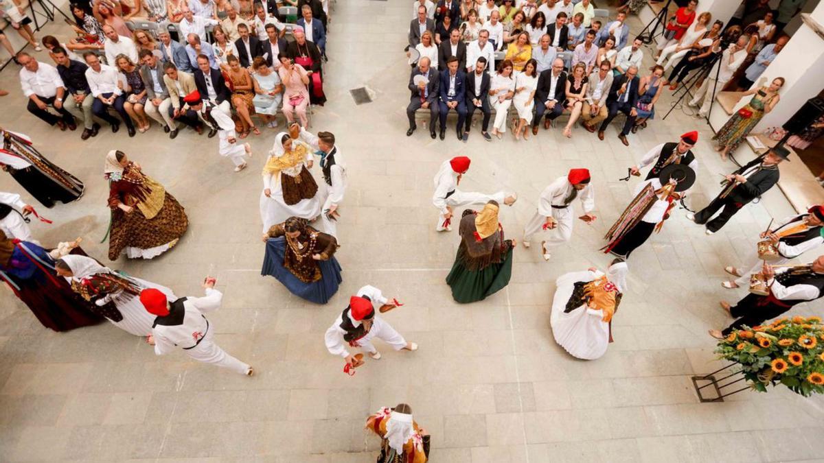 Baile payés en el acto institucional de las Festes de la Terra. | ZOWY VOETEN