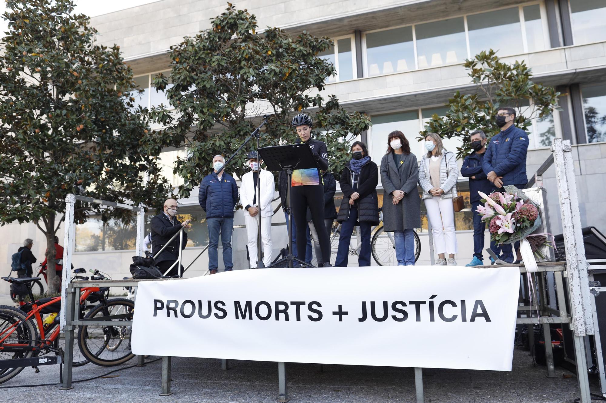 Un miler de persones diuen adeu a la ciclista de Girona atropellada mortalment per un conductor begut