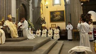 Alejandro Carmona, ordenado como nuevo sacerdote en la Catedral de Santa Ana