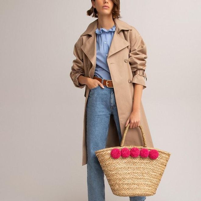 Cesta de rafia con pompones