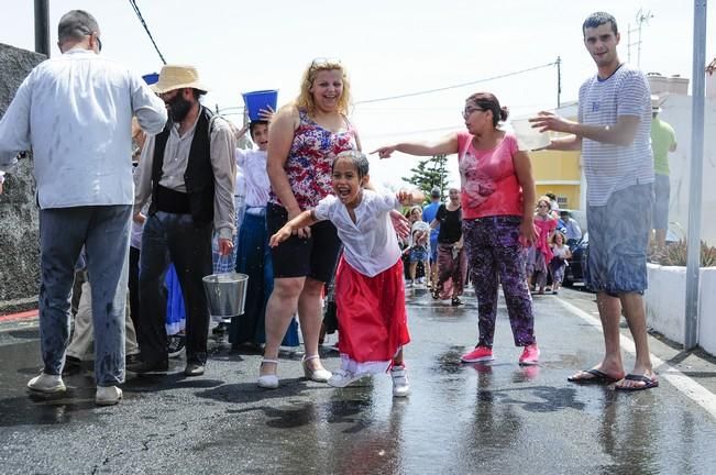 Traida Infantil del Agua de Lomo Magullo 2016