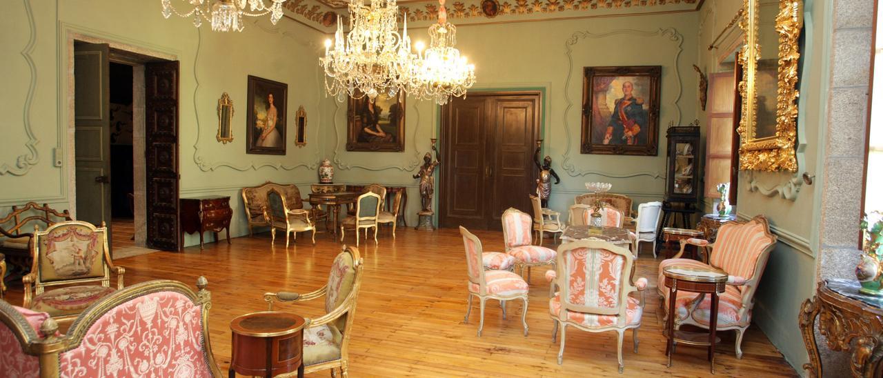 Muebles en el interior del pazo de Meirás. |   // CONCHI PAZ