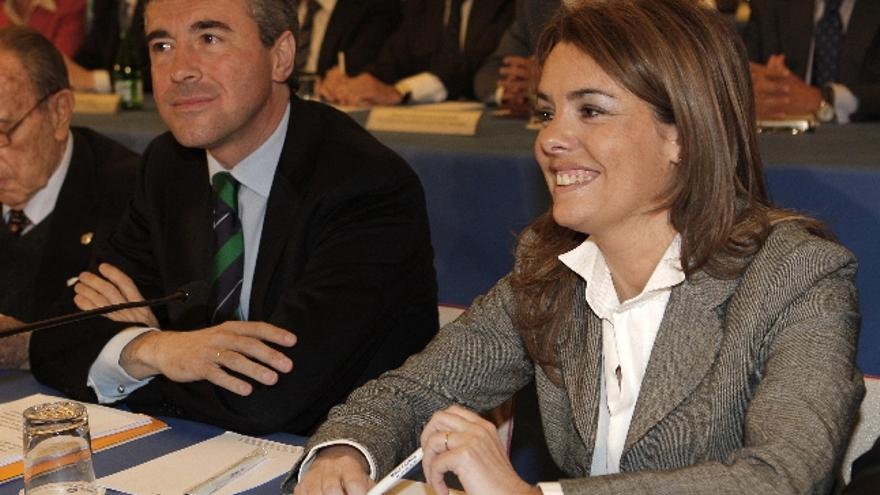Soraya Sáenz de Santamaría, al inicio de la reunión de la Junta Directiva Nacional del PP,  junto a Ángel Acebes. .