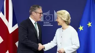 Von der Leyen y Starmer acuerdan acelerar la agenda de "cooperación reforzada" entre la UE y el Reino Unido