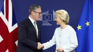 El primer ministro británico, Keir Starmer, y la presidenta de la Comisión Europea, Ursula von der Leyen, este miércoles en Bruselas.