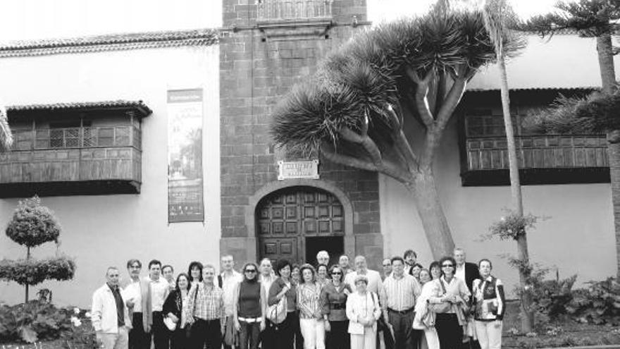 Participantes en el primer encuentro de institutos históricos de España.