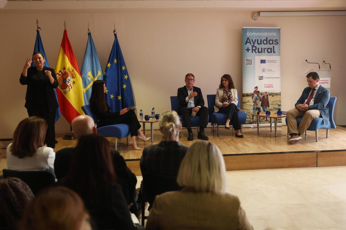 La Infanta Elena visita Oviedo y rompe una lanza en defensa de los pueblos de Asturias