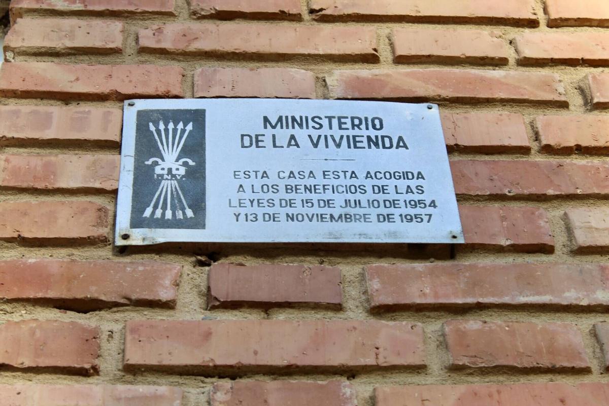 Así ha sido la ruta que recorre las huellas del Franquismo en Badajoz