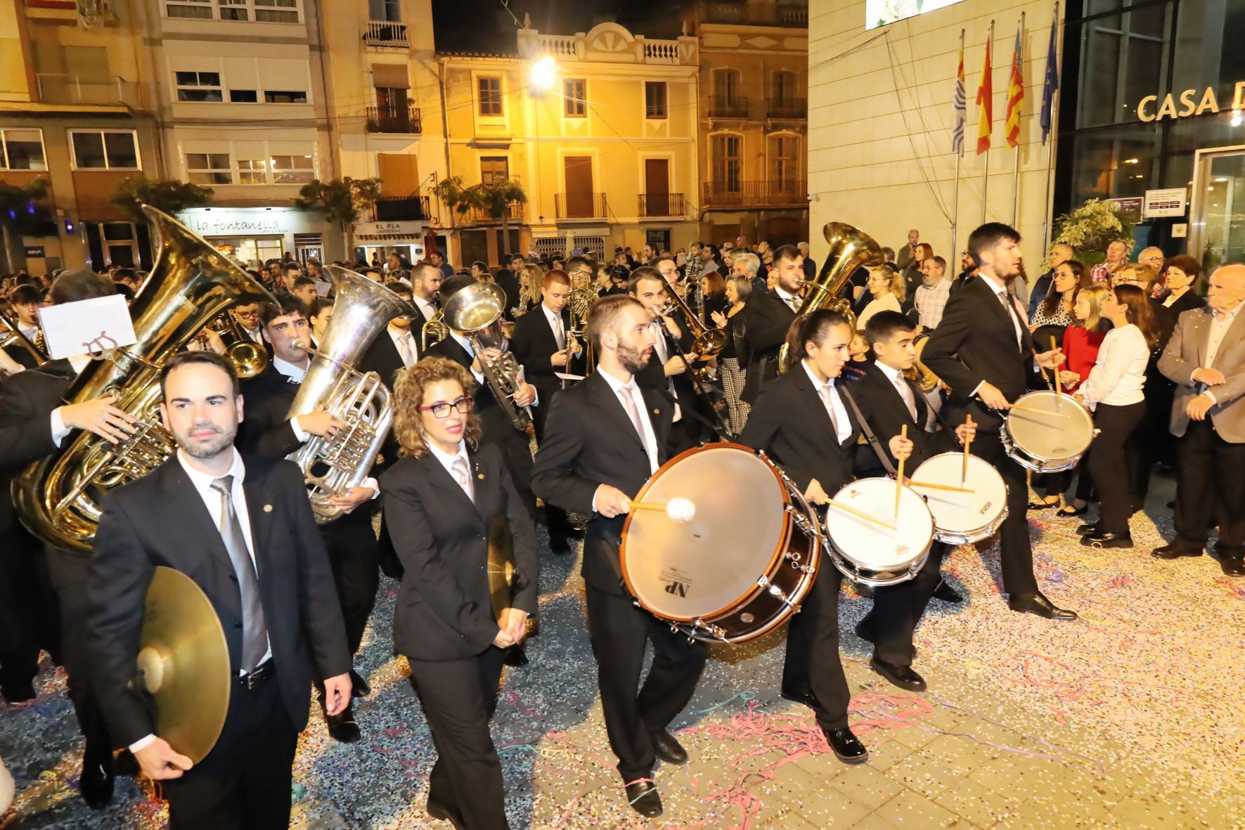 Todas las fotos del colorido desfile de carrozas de la Fira d'Onda