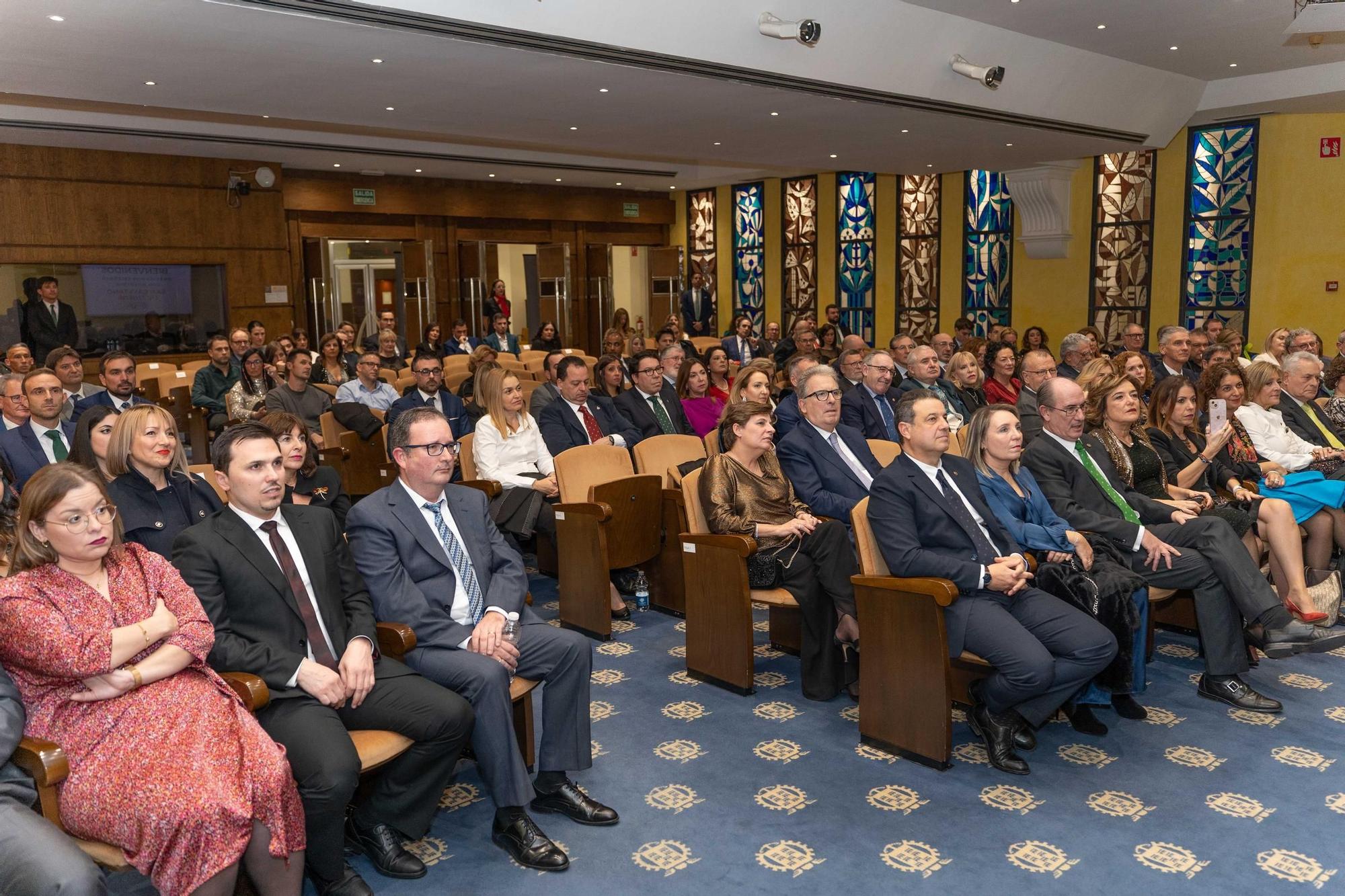 El Colegio de Gestores Administrativos de Murcia celebra patrón y distingue a nuevos colegiados