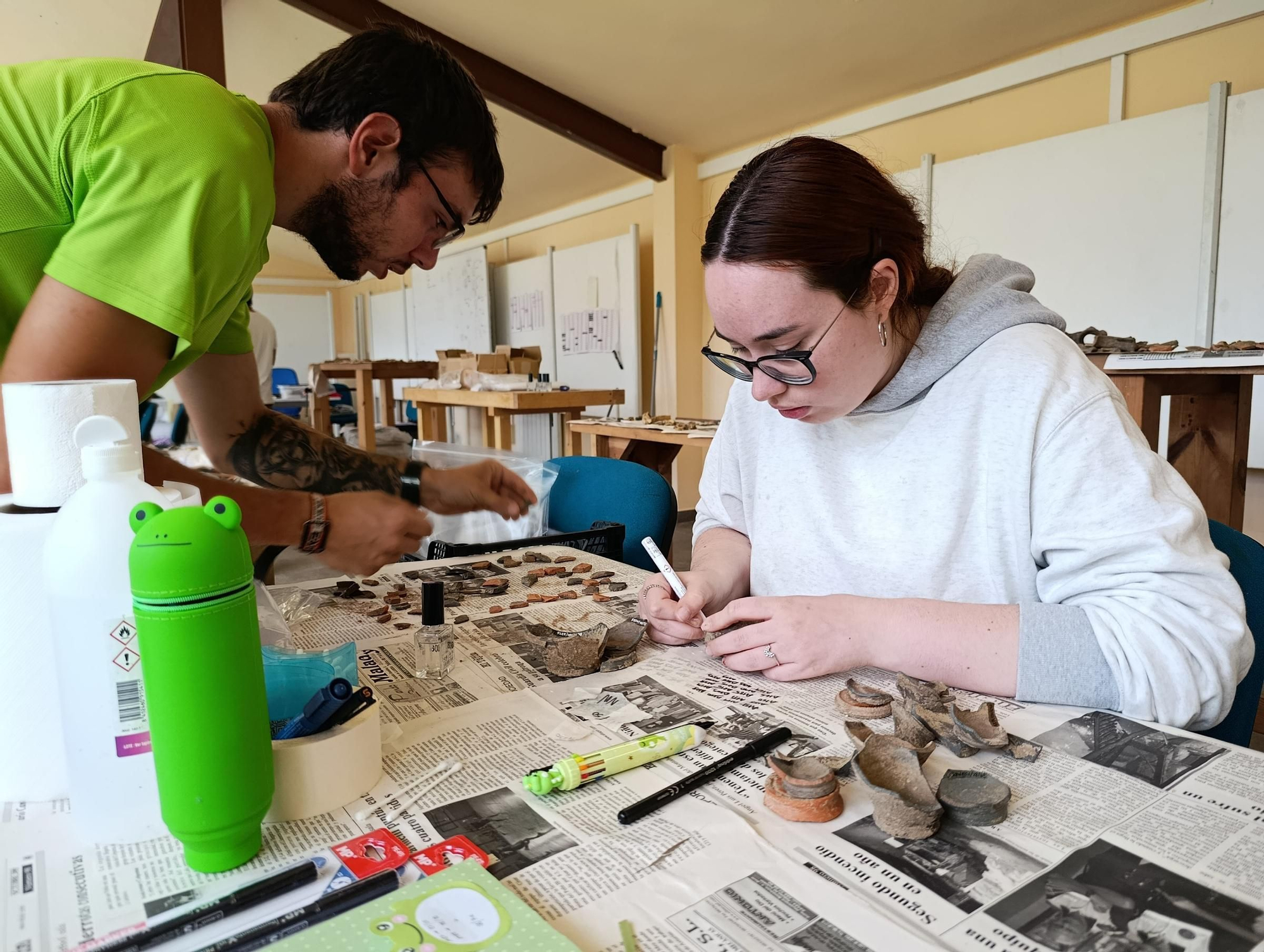 Así se trabaja en el laboratorio de "Lucus Asturum" en Villabona