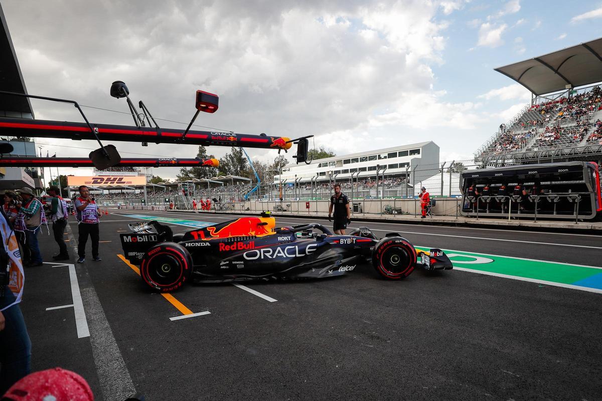 Checo Pérez corre en casa